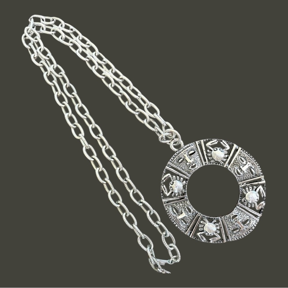 Sarah Coventry Talisman of Love, pendant w/ long chain and clip on earrings,1970 - Picture 4 of 14
